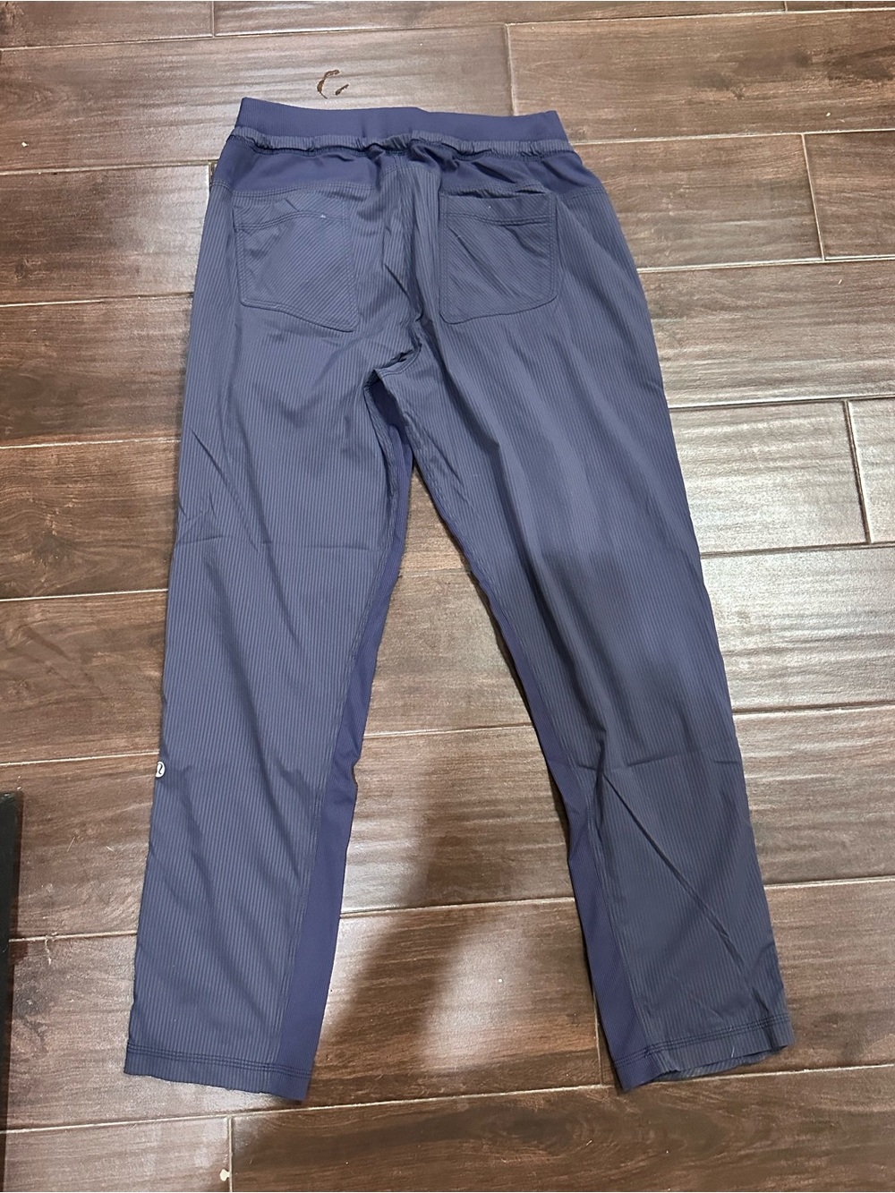 lululemon athletica Navy Ruched Cropped Performance Capris - Picture 3 of 5